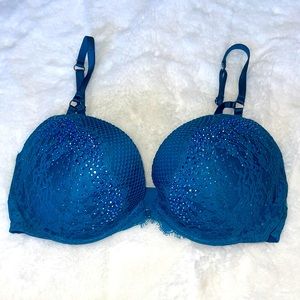 NWOT, Victoria’s Secret push up bra, size 32DD